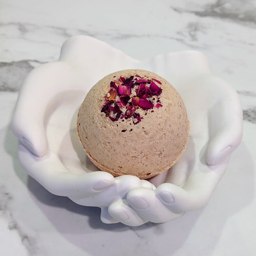 Does the smell of a fresh brewed coffee uplift your mood? Raw cocoa powder and coffee essential oil are featured ingredients in this all natural, mineral bath bomb. Both ingredients are packed with properties that rejuvenate your body and mind.