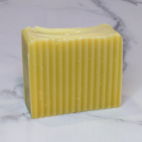 An all natural, super hydrating and unscented plant-based soap bar made with unrefined hemp seed oil. Both hemp oil and shea butter are known to be anti-inflammatory ingredients that help to soothe dry and itchy skin.  This soap bar is good for all skin types, and a great choice for those with sensitive skin.