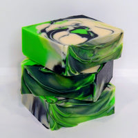 Made with 25% shea butter, this soap bar for men is a top seller. Its vibrant colors and moisturizing properties make it a must-have for any man's routine.