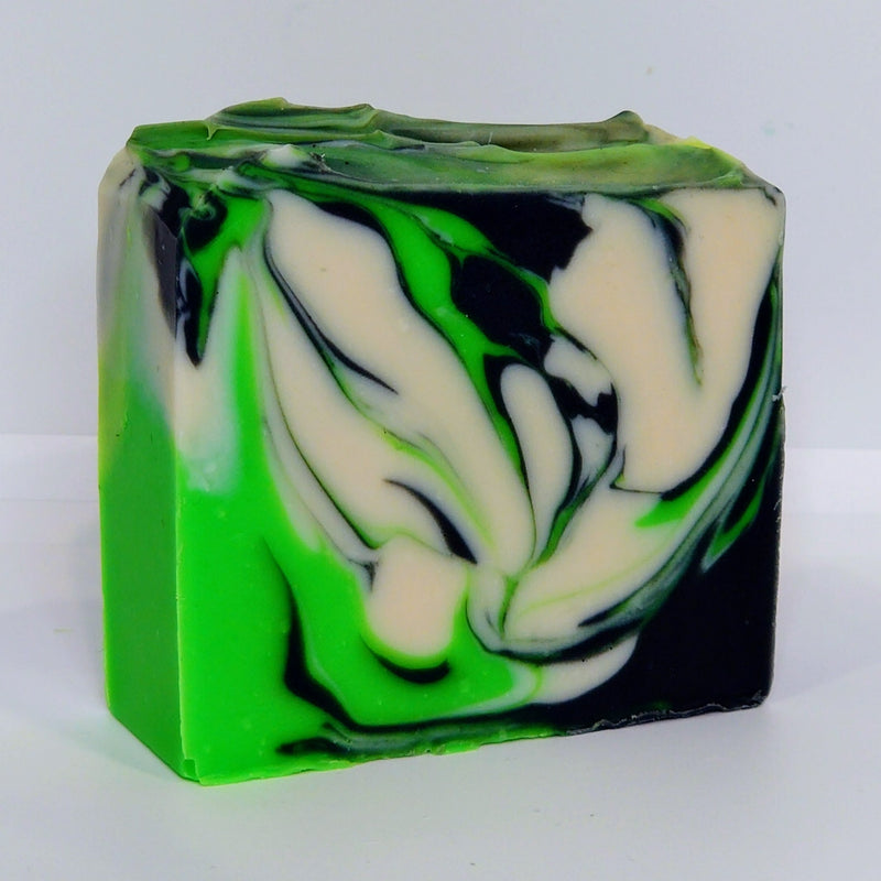 Made with 25% shea butter, this soap bar for men is a top seller. Its vibrant colors and moisturizing properties make it a must-have for any man's routine.